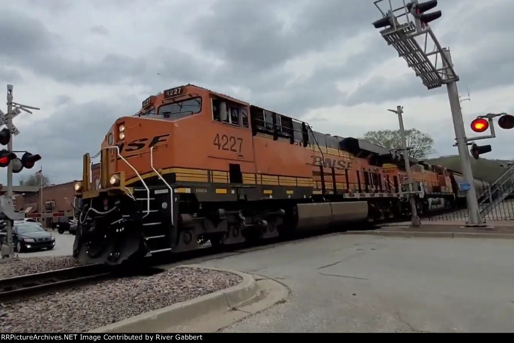 BNSF 4227